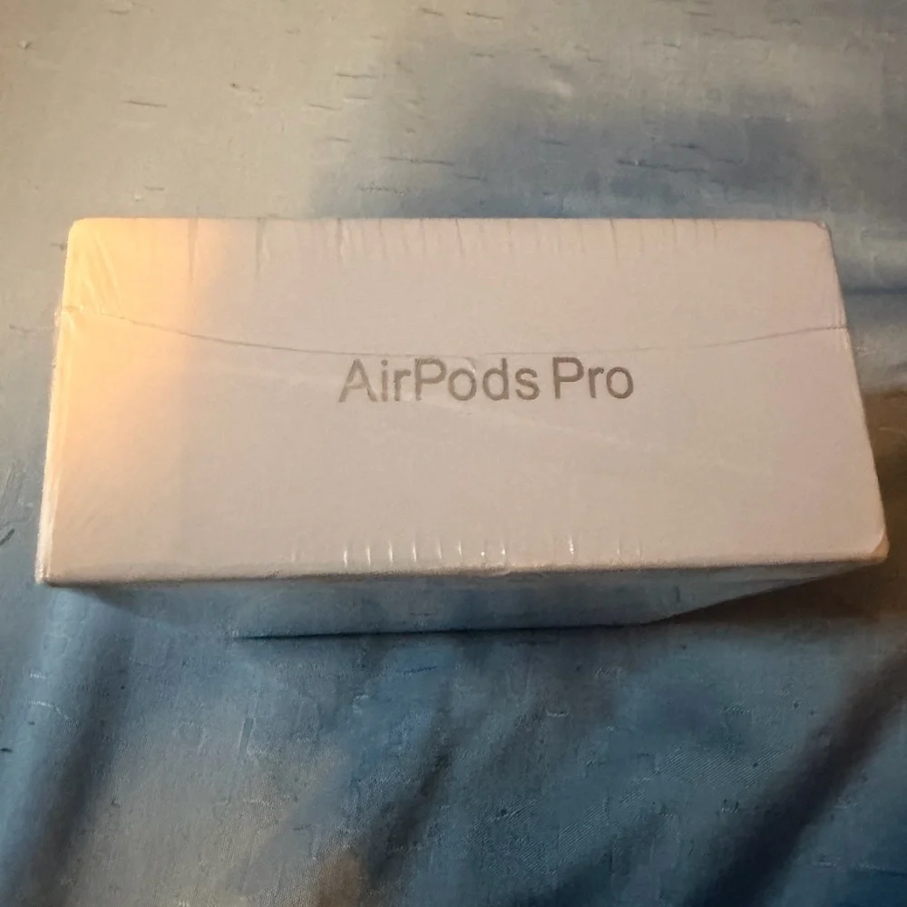 Wireless Earbuds with Charging Case - White